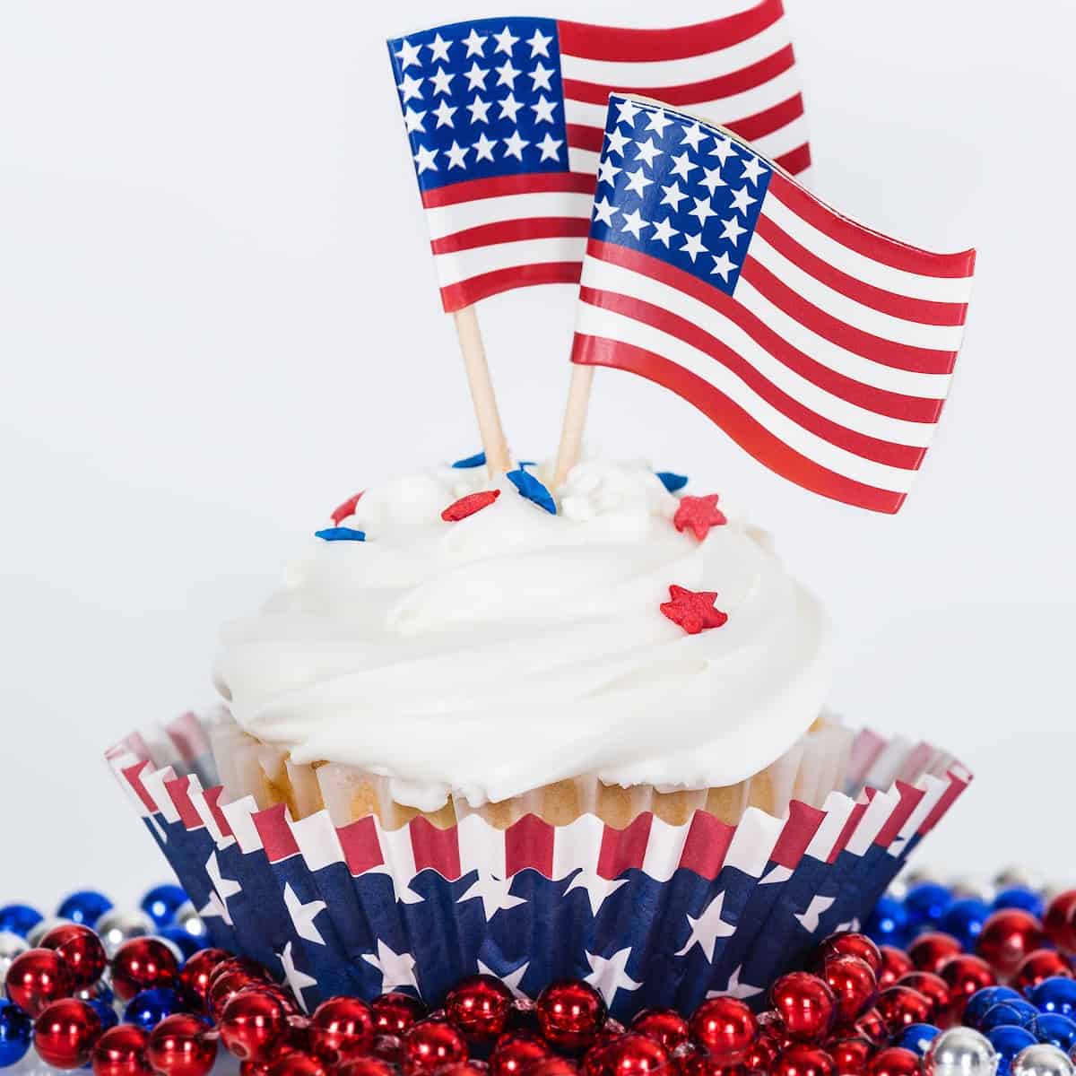 memorial day cup cake with flag pick.